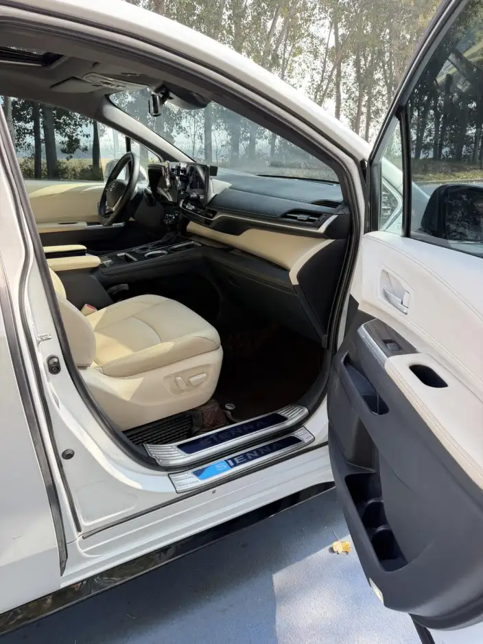 Toyota Sienna 2023 Model Hybrid 2.5L Comfort Edition – фото 10