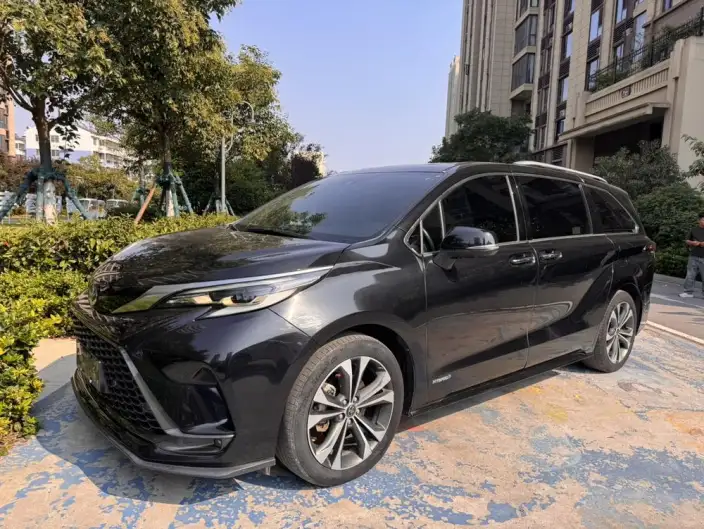 Granvia 2023 Model Intelligent Hybrid 2.5L Deluxe Edition