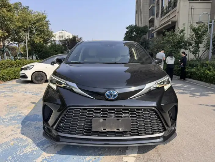 Granvia 2023 Model Intelligent Hybrid 2.5L Deluxe Edition