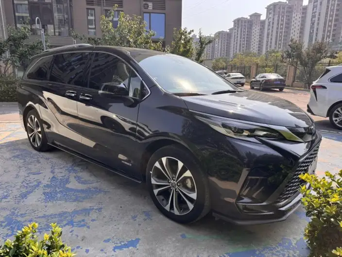 Granvia 2023 Model Intelligent Hybrid 2.5L Deluxe Edition