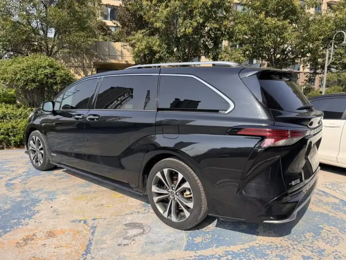 Granvia 2023 Model Intelligent Hybrid 2.5L Deluxe Edition