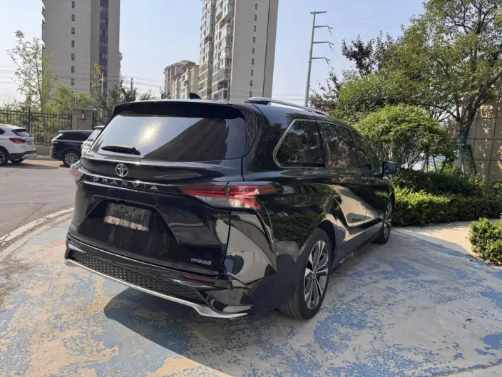 Granvia 2023 Model Intelligent Hybrid 2.5L Deluxe Edition – фото 5