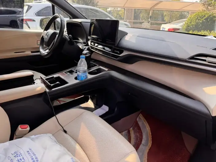 Granvia 2023 Model Intelligent Hybrid 2.5L Deluxe Edition – фото 7