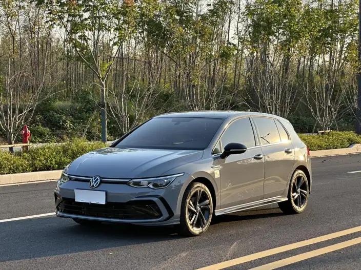 Volkswagen Golf 2023 Model 280TSI DSG R-Line Lite – фото 1