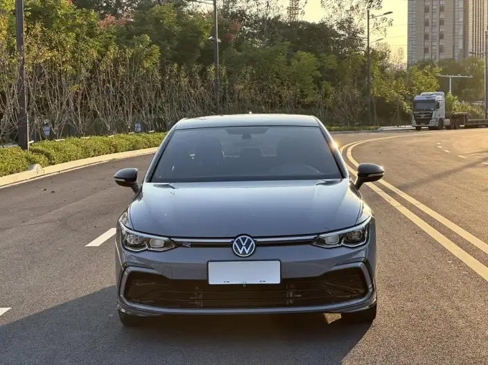 Volkswagen Golf 2023 Model 280TSI DSG R-Line Lite – фото 2