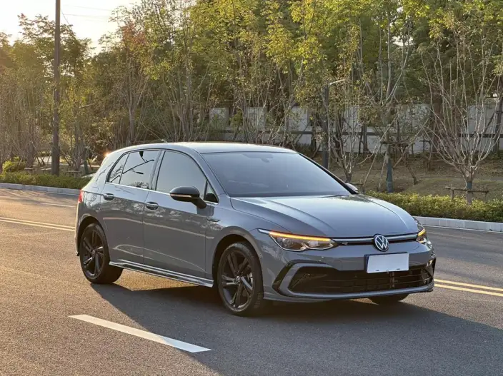Volkswagen Golf 2023 Model 280TSI DSG R-Line Lite – фото 3