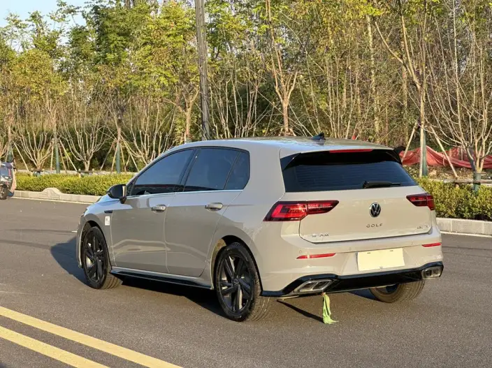 Volkswagen Golf 2023 Model 280TSI DSG R-Line Lite – фото 4