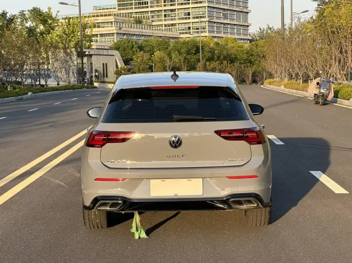 Volkswagen Golf 2023 Model 280TSI DSG R-Line Lite – фото 5