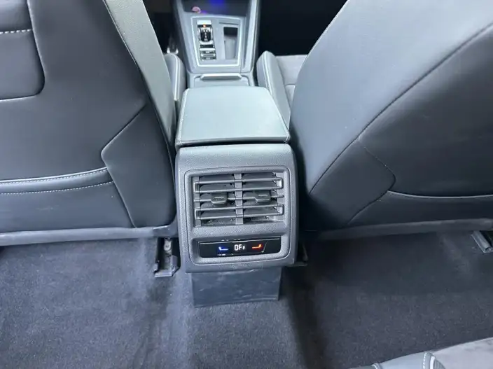 Volkswagen Golf 2023 Model 280TSI DSG R-Line Lite – фото 9