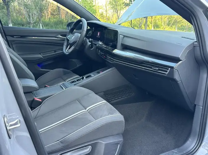 Volkswagen Golf 2023 Model 280TSI DSG R-Line Lite – фото 10