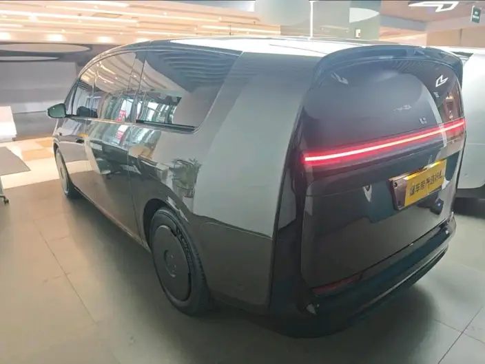 Li Auto MEGA 2025 Model Home Family Special Edition
