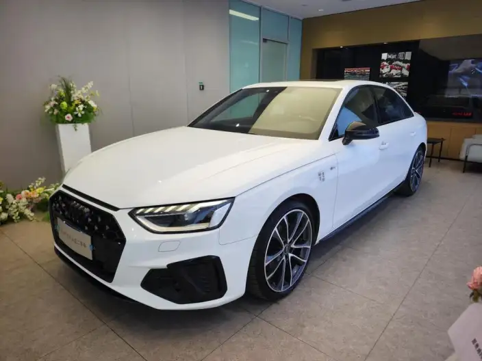 Audi A4 L 2023 Model 40 TFSI quattro Luxury Dynamic Model – фото 1
