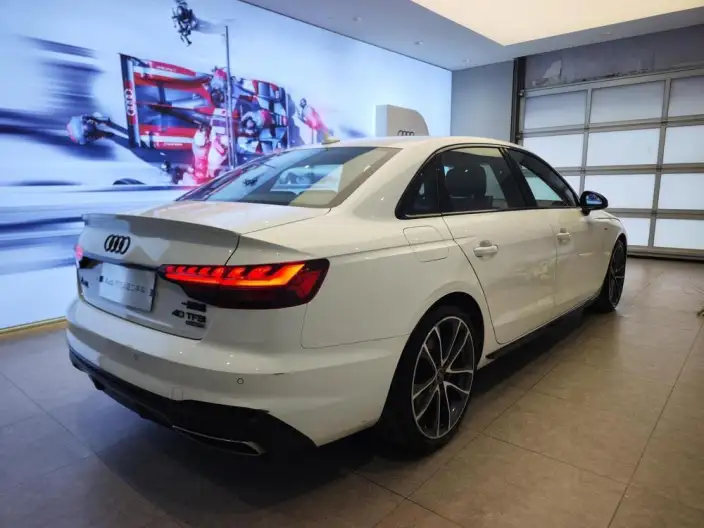 Audi A4 L 2023 Model 40 TFSI quattro Luxury Dynamic Model – фото 4