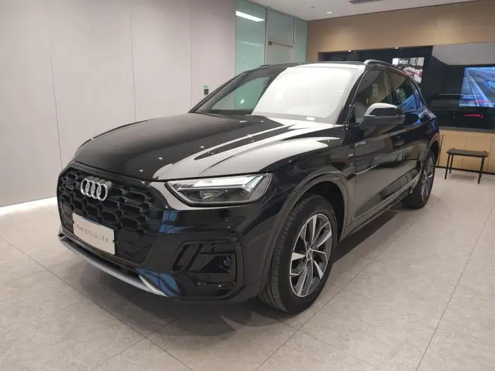 Audi Q5L 2025 Model quattro 45th Anniversary Collector Edition Edition 40TFSI Luxury Dynamic Model – фото 1