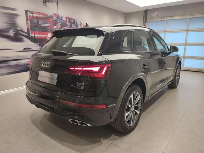 Audi Q5L 2025 Model quattro 45th Anniversary Collector Edition Edition 40TFSI Luxury Dynamic Model – фото 4