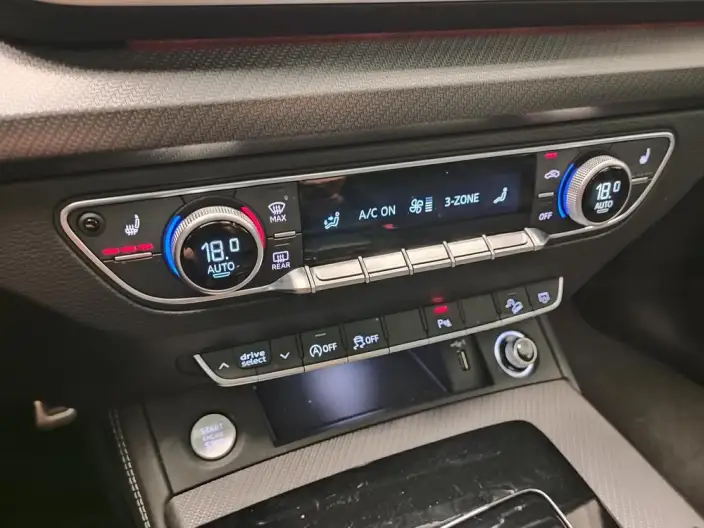 Audi Q5L 2025 Model quattro 45th Anniversary Collector Edition Edition 40TFSI Luxury Dynamic Model – фото 6