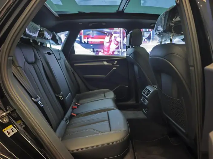 Audi Q5L 2025 Model quattro 45th Anniversary Collector Edition Edition 40TFSI Luxury Dynamic Model – фото 10