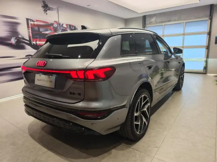 AUDI Q6L e-tron 2026 Model First Edition Pilot Edition