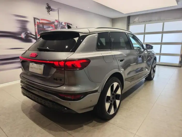 AUDI Q6L e-tron 2026 Model First Edition Pilot Edition