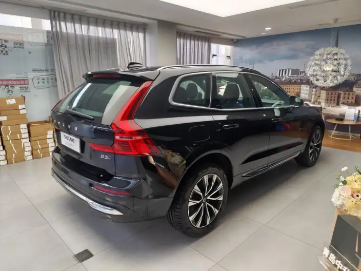 Volvo XC60 2025 Model B5 4WD Smart Range Deluxe Edition – фото 6