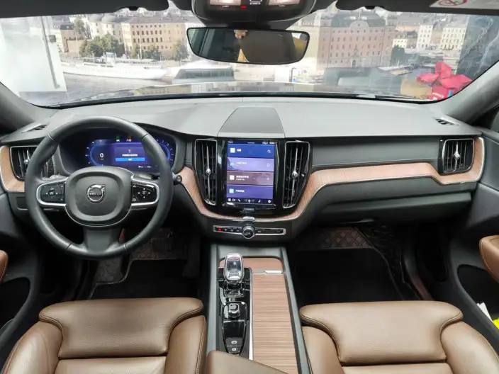 Volvo XC60 2025 Model B5 4WD Smart Range Deluxe Edition – фото 9