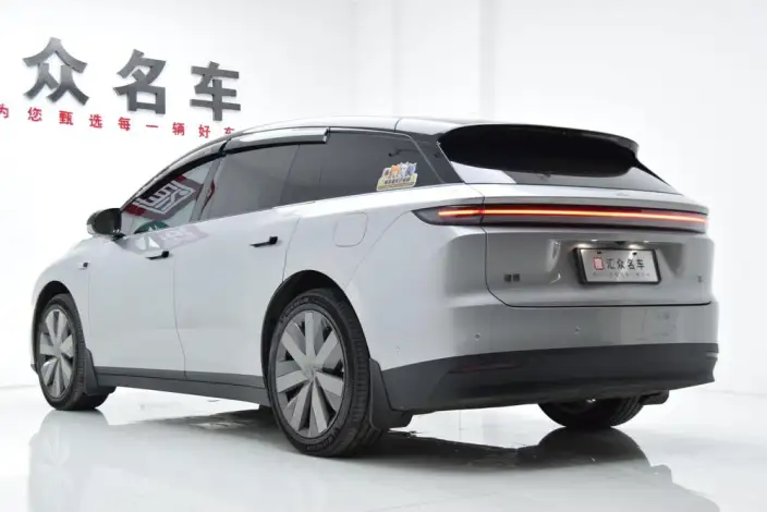 Li Auto i6 2025 Model 4WD Standard Edition