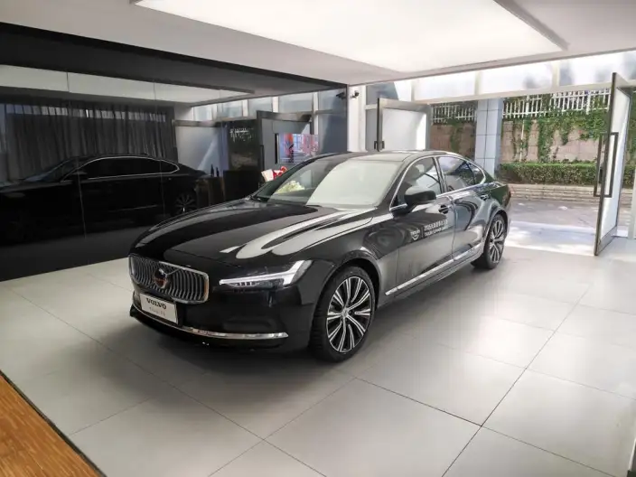 Volvo S90 2025 Model B5 Smart Range Deluxe Edition