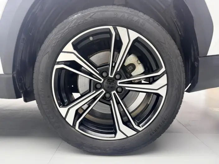 Geely Galaxy L7 2023 Model 1.5T DHT 115km PLUS – фото 9