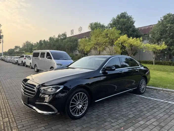 Mercedes-Benz E-Class 2023 Model Facelift E 260 L sedan – фото 1