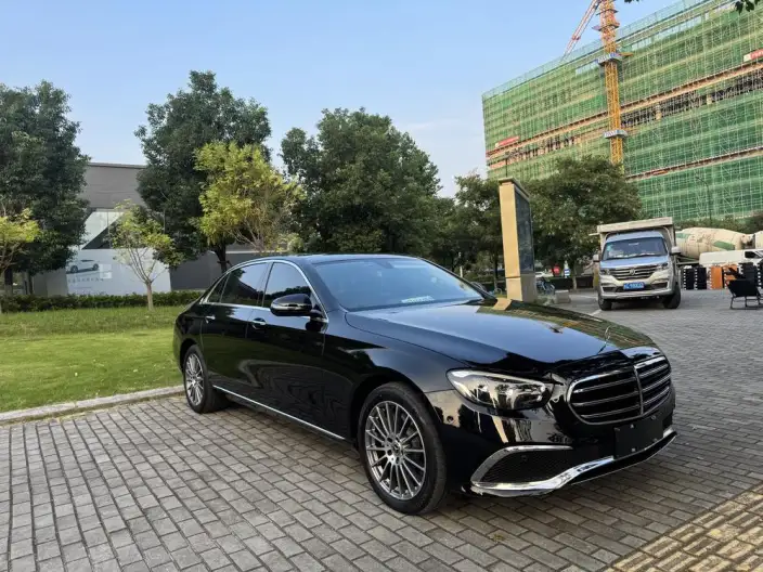 Mercedes-Benz E-Class 2023 Model Facelift E 260 L sedan – фото 3