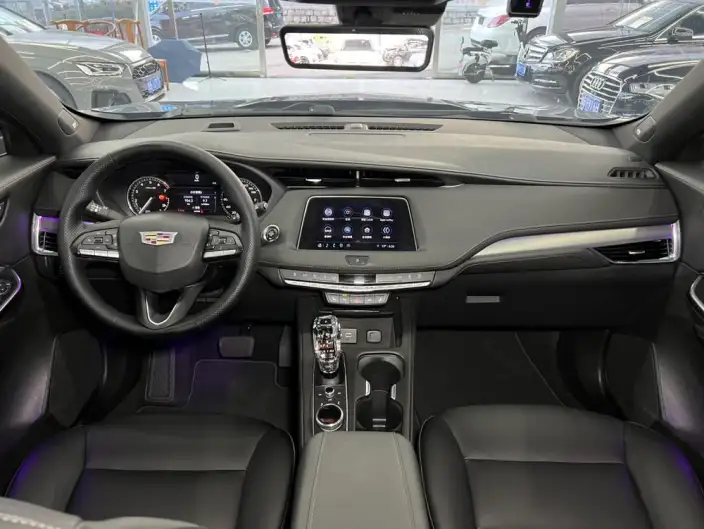 Cadillac XT4 2023 Model 28T 2WD Luxury Model – фото 9