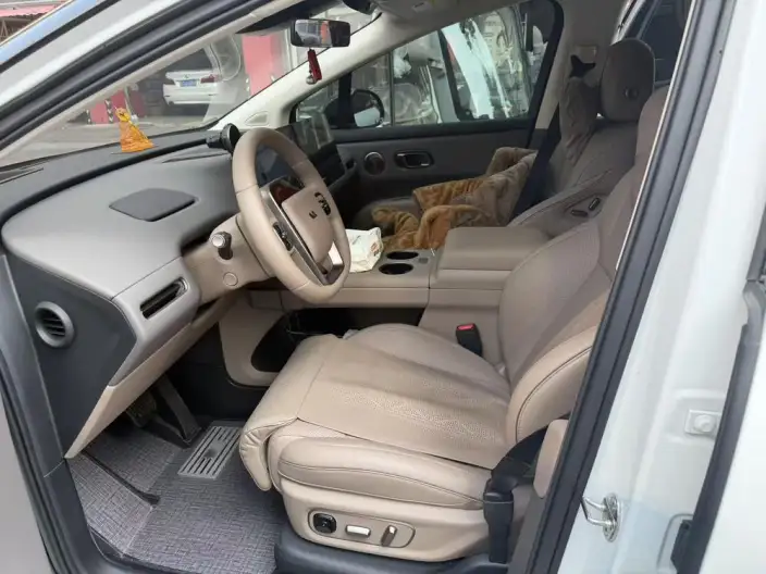 Li Auto i8 2025 Model Standard Edition – фото 8