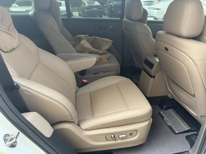 Li Auto i8 2025 Model Standard Edition – фото 9