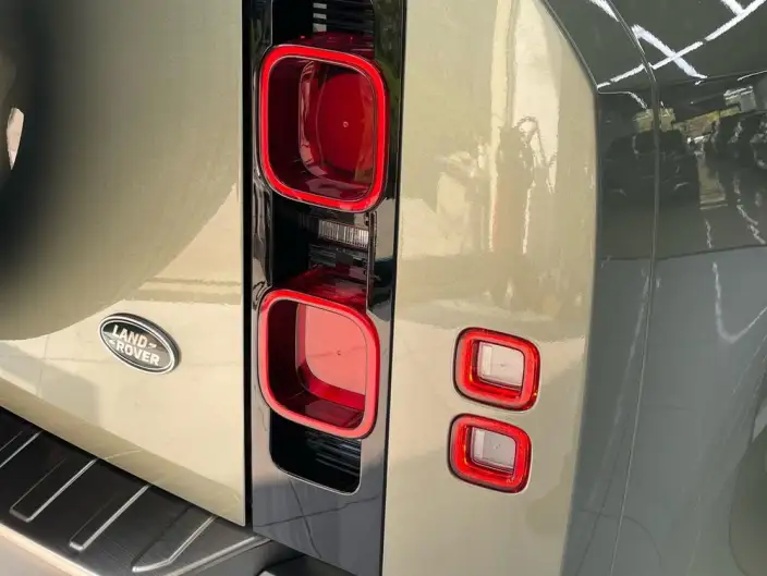Land Rover Defender 2022 Model 110 P400 X-Dynamic HSE – фото 6