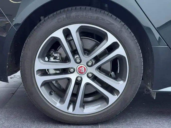 Jaguar XE L 2024 Model 2.0T 250PS R-DYNAMIC S Enterprising Sports Edition – фото 7