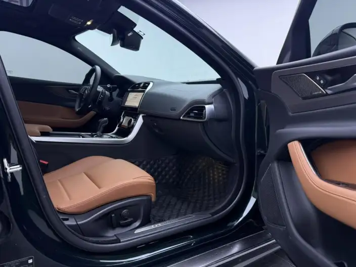 Jaguar XE L 2024 Model 2.0T 250PS R-DYNAMIC S Enterprising Sports Edition – фото 8