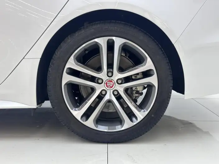 Jaguar XE L 2022 Model 2.0T 250PS R-DYNAMIC S Enterprising Sports Edition – фото 9