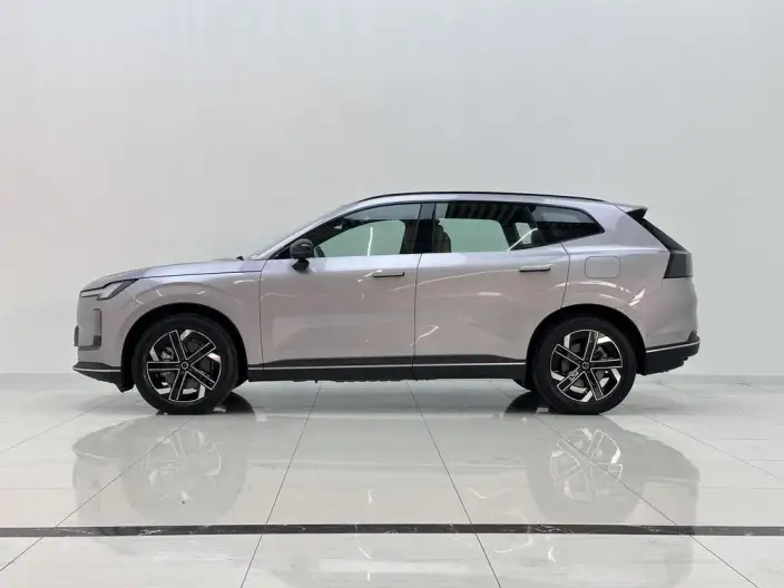 Volvo XC70 2026 Model 2WD Long Battery Life Pro Core