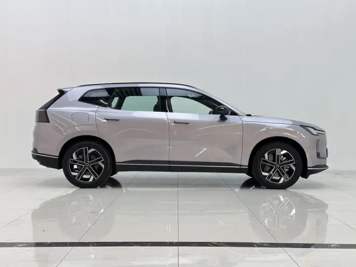 Volvo XC70 2026 Model 2WD Long Battery Life Pro Core – фото 8