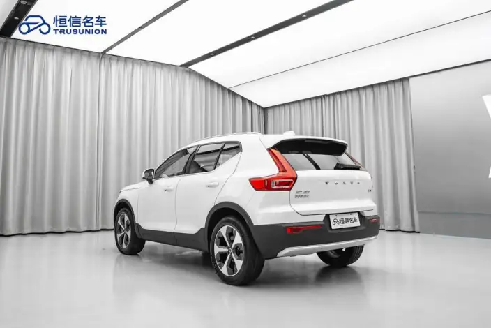 Volvo XC40 2024 Model B4 4WD Smart Range Deluxe Edition