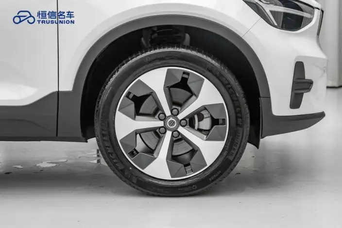 Volvo XC40 2024 Model B4 4WD Smart Range Deluxe Edition – фото 8