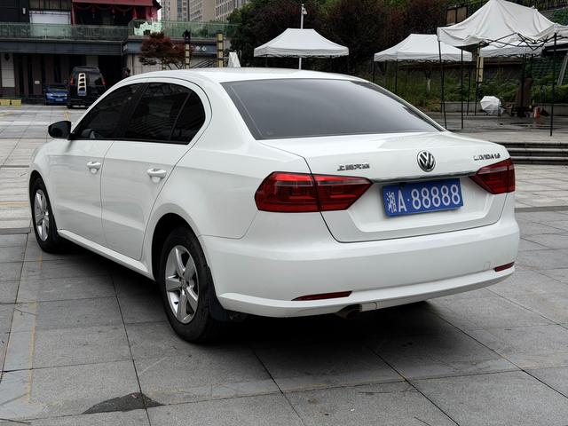 Volkswagen Lavida 2013 модификация Classic 1.6L Manual Fashion edition – фото 4
