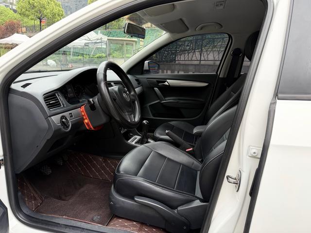 Volkswagen Lavida 2013 модификация Classic 1.6L Manual Fashion edition – фото 8