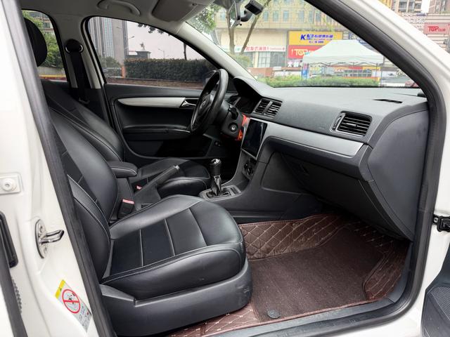 Volkswagen Lavida 2013 модификация Classic 1.6L Manual Fashion edition – фото 10
