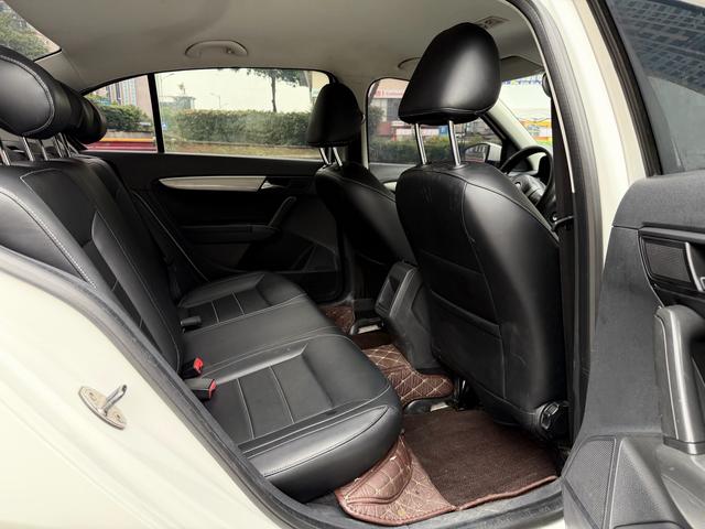 Volkswagen Lavida 2013 модификация Classic 1.6L Manual Fashion edition – фото 11