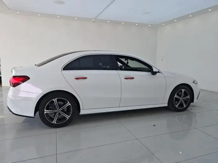 Mercedes-Benz A-class 2023 Model A 200 L Sports sedan Fashion Edition – фото 8