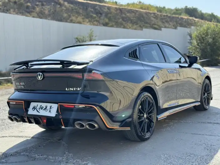 Changan UNI-V 2023 Model 1.5T Sports Edition – фото 6