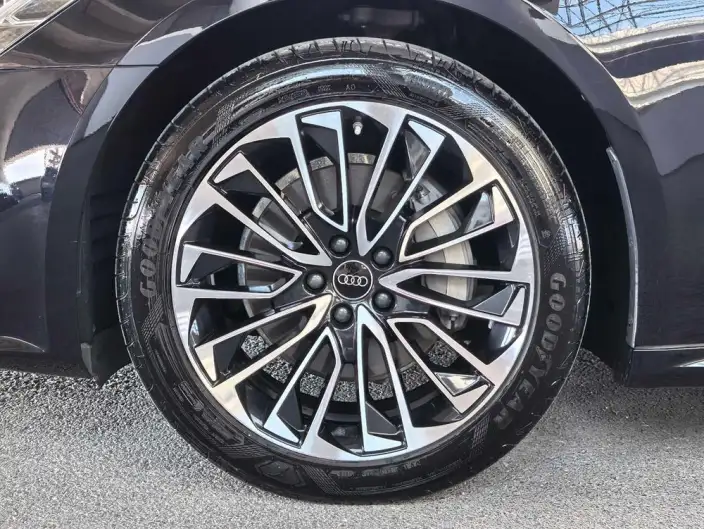 Audi A7 L 2024 Model 45 TFSI Luxury Model – фото 9