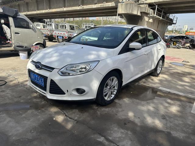 Ford Focus Sedan 2012 1.6L Automatic Comfort – фото 1
