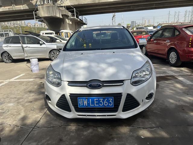 Ford Focus Sedan 2012 1.6L Automatic Comfort – фото 2